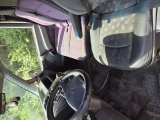 Автомобиль Mercedes-Benz модель Vito 108D, 1998 года выпуска VIN-номер VSA63806413172571, цвет: красный. Автомобиль находится в залоге у ПАО "Совкомбанк". Состояние: Аккумулятор разряжен. Заднее левое колесо спущено (прокол). С учетом устранения этих недостатков автомобиль на ходу.