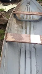 Лодка кустарного производства выполнена из дерева, обшита листами железа, по днищу лодки проложены три доски, есть поперечные доски как сидинье, на корпусе лодки частично осталась краска серого цвета, рабочее состояние не проверялось, реализация в качестве годных остатков (Уведомление №2632 К от…