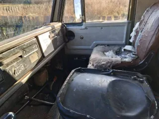 КАМАЗ 541120 1997 года выпуска. VIN: XТС54112012094540. Мощность двигателя: 210 л.с. (154,4 кВт). Переоборудован из седельного тягача, установлен самосвальный кузов с двухсторонним опрокидыванием.