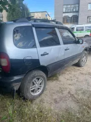 Транспортное средство Chevrolet Niva, 2005 года выпуска, государственный номер К895ЕЕ29, VIN X9L21230050090306, объем двигателя - 1690 куб. см, мощность двигателя - 58,5 кВт/79.5 л.с. Состояние транспортного средства: многочисленные вмятины и повреждения, ржавчина. Транспортное средство Chevrolet…