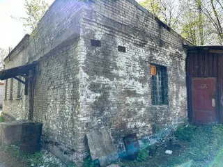 Баня 35.8 кв.м, Ленинградская область, г. Выборг, Сайменское шоссе, д. 19а, пом. 4. Нежилое помещение первого этажа, общая площадь 35,8 кв.м. Кадастровый номер помещения: 47:01:0101002:468. Кадастровый номер здания: 47:01:0101002:234. Назначение: нежилое.