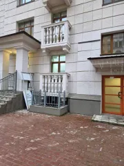 Audi A6 2018. Квартира 65 м², Москва. Промышленный станок Bosch. Долг ООО "Вектор" 500 000 руб.