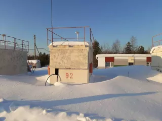 База ГСМ, кадастровый номер: 86:07:0000000:889, площадь застройки 822 кв.м., адрес: ХМАО-Югра, Октябрьский р-н, пгт Андра, мкр-н Спортивный, строен.9а. Сооружение состоит из территории хранения нефтепродуктов, включающей емкости 2000л (2шт.), 400л (1шт.), 200л (1шт.), сторожку (1шт.), а также АЗС…