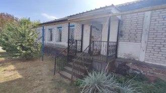 Комплекс имущества, Белгородская область, Чернянский р-н, п. Чернянка, ул. 20 Годовщины Октября, 26, 189.7 кв.м. Адрес: Белгородская область, р-н Чернянский, п. Чернянка, ул. 20 Годовщина Октября, 26 (д. 26): 1. ЗУ Пл.: 127 +/- 4 кв.м. КН 31:08:1703010:532 Категория земель: ЗНП ВРИ: Социальное…