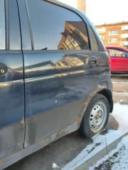 Дэу матиз, vin: xwb4a11cd8a188627, 2008 г.в. Автомобиль на ходу, не заводится. Состояние плохое, автомобиль требует больших вложений. Приемная труба двигателя сгнила и отвалилась. Пороги, двери и дно со сквозной коррозией. Обогрев заднего стекла не работает. Аккумулятор нерабочий. Шины только…