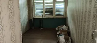 1/4 + 1/4 доли квартиры (52 кв.м) и 1/4 доли помещения, Омская область, назначение: жилое, кадастровый (условный) номер: 55:26:240101:1263, адрес: Омская область, Таврический р-н, с. Прииртышье, ул. Ленина, д. 21, кв. 13