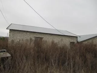 Здание нежилое (залоговое имущество), площадью 706,90 кв.м., адрес: Воронежская обл., Ольховатский р-н., Караяшниковское сельское поселение, северная часть кадастрового квартала 36:18:5500005, кадастровый номер 36:18:5500005:171.