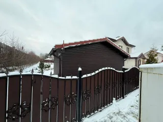 Дом 122,7 кв.м и три земельных участка в Ленинградской обл. Земельный участок площадью 682 +/-9 кв.м расположенный по адресу: Ленинградская обл., Всеволожский муниципальный район, Колтушское сельское поселение, д. Старая Пустошь, ул. Бенуа, уч. 5а (кадастровый номер 47:09:0114001:1093); Земельный…