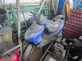 Мопед Racer, без госномера, VIN LYDNC909B1103154. Царапины, потертости, вмятины, ржавчина, очаги коррозии, поверхностные и внутренние загрязнения. Ключ в наличии, без документов. Имущество продается в том виде, в каком оно есть. В случае продажи не подлежит возврату или обмену вне зависимости от…