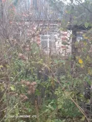 Жилой дом площадью 12,8 кв.м и земельный участок площадью 512 кв.м. Кадастровый номер дома: 66:27:1105001:330. Кадастровый номер участка: 66:27:1105001:23. Категория земель: земли населенных пунктов. Вид разрешенного использования: для садоводства.