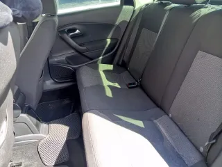 Volkswagen Polo седан 2018 года, рестайлинг. Комплектация Highline, 1.6 л, автомат 6 ступеней. Мультируль, климат-контроль, подогрев передних сидений и лобового стекла, противотуманные фары, складывающиеся зеркала с поворотниками и подогревом, 4 электростеклоподъемника (передняя пассажирская кнопка…