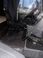 Scania 113 1992 года. Грузовой седельный тягач. На ходу или нет — неизвестно. Дефекты ЛКП, ржавчина, течь воды в салон, масляное запотевание в районе гидроцилиндра подъема кабины. Более подробное техническое состояние выясняйте самостоятельно в ходе осмотра.