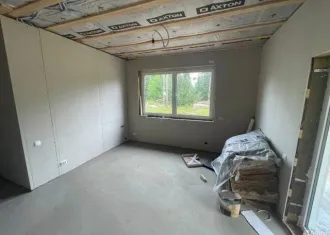 Жилой дом 90,6 кв.м и земельный участок 1500 кв.м в Карелии. Дом жилой, площадью 90,6 кв.м, одноэтажный, расположен по адресу: Респ. Карелия, Прионежский р-н, п. Деревянка, ул. Нагорная, д. 12 (кадастровый номер 10:20:0080120:181). Земельный участок площадью 1500 кв.м, категория земель: земли…