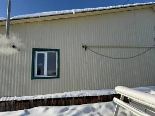 Дом 100,3 кв.м. и земельный участок 1071 кв.м. в селе Ой Хангаласского улуса Республики Саха (Якутия) по адресу: ул. Горького, д. 12а. Кадастровый номер дома: 14:32:120101:1229, участка: 14:32:120101:893.