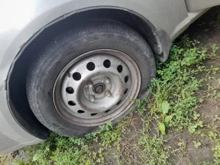 Chevrolet Lacetti, 2007, VIN XUUNFJ70001542. Транспортное средство не на ходу. Оборван ремень ГРМ, имеются повреждения кузова: сгнили пороги; есть коррозия на крыше, на 2х передних стойках лобового стекла и на капоте; задний и передний бампер разбит; правая передняя дверь замята; заднее правое…