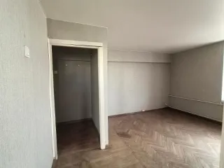 Жилое помещение, 33,3 кв. м, Москва, Грузинский Вал: г. Москва, ул. Грузинский Вал, д. 18/15, кв. 26, общей площадью 33,3 кв. м (этаж № 8), кадастровый номер: 77:01:0004020:1402. Вид жилого помещения: жилое. Общая площадь: 33.3.