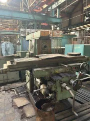 Горизонтально-фрезерный станок 6Р83Г, 1972 год выпуска, инвентарный номер 220572. Внешне не разукомплектован, возможно отсутствие деталей.