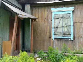 1/2 доля квартиры и 1/2 доля земельного участка в Пермском крае. 1/2 доля жилого дома, площадь 30,6 кв.м., назначение: жилое, количество этажей: 1, кадастровый номер: 59:05:0201001:475, адрес: Российская Федерация, край Пермский, м.о. Губахинский, рп Углеуральский, ул Ленина, д 108, кв. 1. 1/2…