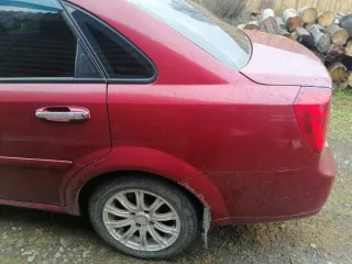 Chevrolet Lacetti 2008 года, красный цвет. Государственный номер О943НР43, VIN: KL1NF197J8K901316. Находится в Кировской области, Юрьянский район, пгт. Юрья, ул. Кооперативная, д. 10А. Имеется обременение в виде арестов и залога в пользу ПАО «Совкомбанк».