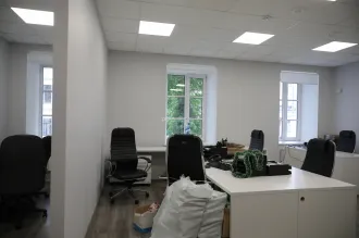 Нежилое здание 2410,8 кв.м с участком 1230 кв.м, Санкт-Петербург, ул. Радищева, д. 39, лит. А, 3-этажное, кадастровые номера 78:31:0001210:3029, 78:31:0001210:8, земли населенных пунктов - для размещения административно-управленческих и общественных объектов, ограничения и обременения: ипотека до…