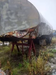 Прицеп-цистерна ЧМЗАП-5524П ТЗ-22, 1996 года выпуска, цвет желтый. VIN XTS05524ПR0002008, номер шасси 0002008, государственный номер АН6268/59. Разрешенная максимальная масса 30000 кг, масса без нагрузки 7000 кг. Двигатель отсутствует. Находится в городе Новый Уренгой, ЯНАО.