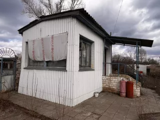 Комплекс недвижимого и движимого имущества, полный перечень которого указан на ЭТП. Нежилое помещение (здание конторы) общей площадью 237.50 кв.м, кадастровый номер 34:19:100260:353 по адресу: Россия, Волгоградская обл., Новоаннинский район, г. Новоаннинский, ул. Подтелкова, дом №173 строение 1…