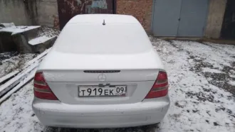 Mercedes-Benz E-200 Kompressor 2003 года, VIN WDB2110421A238489, белый, бензиновый двигатель 1.8 л (163 л.с.), номер T9I9EK09, не на ходу.