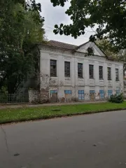 Нежилое здание 35:10:0103027:83, находящееся по адресу: Вологодская область, Великоустюгский район, г. Великий Устюг, Советский пр., д. 129. Здание является объектом культурного наследия регионального значения «Дом Субботина», XVIII в. Нежилое здание, находящееся по адресу: Вологодская область…