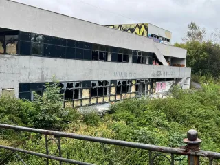 Здание 1377.8 кв.м, сооружения, земельный участок 1301 кв.м, Нижний Тагил. Производственный объект, единый объект. Здание площадь 1377.8 кв.м., назначение: НЕЖИЛОЕ, адрес (местонахождение): Россия, НИЖНИЙ ТАГИЛ, ПАПАНИНА, дом 6, кадастровый (условный) номер: 66:56:0110015:316. Иной объект…