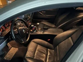 BMW 5 series 2010 года, 204 л.с., пробег 244108 км, АКПП. Легковой автомобиль BMW 523I, седан, госномер M290EE186, цвет белый, VIN X4XFP154XBC484299, ПТС 86 РС 869575, СТС 99 68 666192, летняя резина.