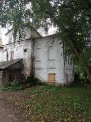 Нежилое здание 35:10:0103027:83, находящееся по адресу: Вологодская область, Великоустюгский район, г. Великий Устюг, Советский пр., д. 129. Здание является объектом культурного наследия регионального значения «Дом Субботина», XVIII в. Нежилое здание, находящееся по адресу: Вологодская область…