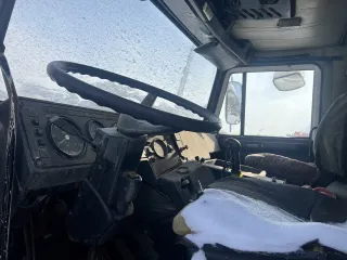 Грузовой самосвал МАЗ 551605 230 024, идентификационный номер  VIN  Y3M55160550005639 Грузовой самосвал МАЗ 551605 230 024, идентификационный номер  VIN  Y3M55160550005639, Цвет белый, год выпуска 2005. Тех. описание: государственные рег. знаки отсутствуют. Шины спущены  состояние невозможно…