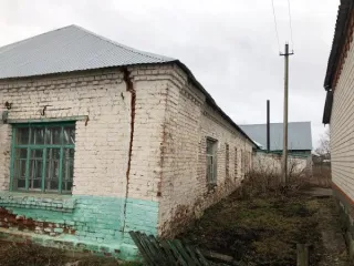 Нежилое здание бывший ФАП 419.4 кв.м и земельный участок 1933 кв.м 58:08:0600301:68 Нежилое здание (бывший ФАП) общей площадью 419, 4 кв.м. с земельным участком, расположенном под зданием, площадью 1933 кв.м., кадастровый номер земельного участка 58:08:0600301:68 Здание 1 этаж, фундамент бетонный…