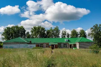 Имущественный комплекс, в составе которого 4 нежилых здания и земельный участок общей площадью 17 086 кв.м., расположенный по адресу: Российская Федерация, Липецкая область, Измалковский муниципальный округ, село Васильевка, улица Центральная, дом 93 Объект 1: Здание, назначение: нежилое…