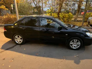 Mitsubishi Lancer 2009 года выпуска, VIN: JMBSNCS1A7U003242. Залог в пользу ПАО «Совкомбанк».