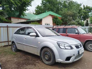 Автомобиль Kia Rio, 2009 г.в., VIN: KNADH511AA6653433. Автомобиль не на ходу, в двигателе отсутствует масло, неисправна электропроводка, требуются кузовные и малярные работы, вероятно требуется капитальный ремонт двигателя, аккумулятор нерабочий.