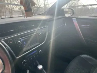 Toyota Auris, 2013 года, 132 лс, 67000 км, АКПП. Легковой автомобиль, марка: ТОЙОТА, модель: АУРИС, год изготовления: 2013, цвет: СЕРЕБРИСТЫЙ, разрешенная максимальная масса: 1805 кг, масса без нагрузки: 1220 кг, VIN: SB1ME3JE30E010608, ПТС: 78УТ264082, г/н: Т797КУ750.