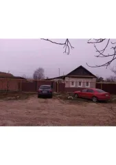 1/2 доля жилого здания площадью 51 кв.м, кадастровый номер 30:01:150206:85, и 1/2 доля земельного участка площадью 570 кв.м, категория земель: земли населенных пунктов, разрешенное использование: 2.1 малоэтажная жилая застройка индивидуального строительства, кадастровый номер 30:01:150206:244…