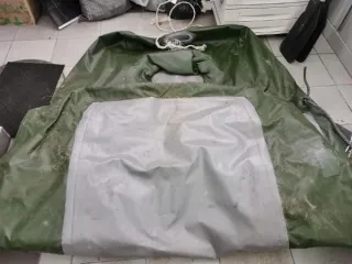 Надувная лодка Нерка 260 зеленого цвета, с двумя веслами - 1 комплект. Имущество бывшее в употреблении, со следами эксплуатации (царапины, потертости, загрязнения). Сопроводительные документы отсутствуют. Реализуется в качестве годных остатков.