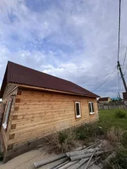 Жилой дом пл. 168,8 м² и земельный участок 1000 м² в Иркутской области, сельское поселение Хомутовское, деревня Куда, Галины Кирилловой ул, д.13. Кадастровые номера: дом — 38:06:100922:10687, участок — 38:06:100922:3109.