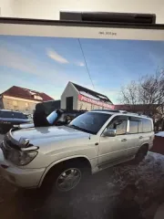 Toyota Land Cruiser 2003 года выпуска, цвет белый перламутровый, государственный номер В105ВА41. Номер кузова UZ11000068586, номер шасси (рамы) UZ11000068586, номер двигателя 2UZ 0095438. Мощность двигателя 235 л.с., объем двигателя 4663 см³. Вид транспорта легковой универсал. Дата выдачи…