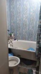 Земельный участок 900 кв.м и дом 89.8 кв.м, Саратовская обл. Адрес: Россия, Саратовская область, Александрово-Гайский район, поселок Васильки, улица Мирная, дом 1/1. Кадастровый номер участка: 64:01:030701:130. Кадастровый номер дома: 64:01:030701:132. Находится в долевой собственности, размер…