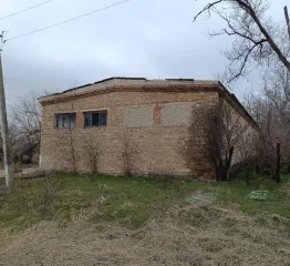 Здание кад № 26:09:020821:94 площадью 83.70 кв. м и земельный участок кад №26:09:020108:6 площадью 30044.00 кв. м по адресу: Ставропольский край, Туркменский район, село Камбулат, улица Комарова, дом 18.