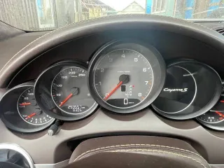 Porsche Cayenne S 2012, 400 лс, 293557 км, полный привод, АКПП. Транспортное средство PORSHE CAYENNE S 2012г.в., VIN WP1ZZZ92ZCLA51162, 400 л.с., объем двигателя 4806 куб.см., цвет белый. Требуется замена АКПП, не включается задняя передача.