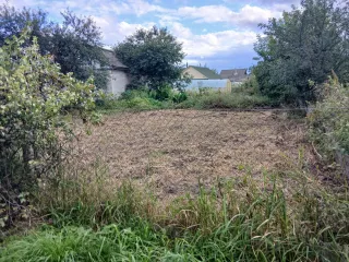 Земельный участок 807 кв.м и дом 67.2 кв.м Брянская область, Почепский район, г.Почеп, ул.Нагорная, д.1. Кадастровый номер участка: 32:20:0380157:26, категория земель: земли населенных пунктов, разрешенное использование: для индивидуальной жилой застройки. Кадастровый номер дома: 32:20:0380157:57.