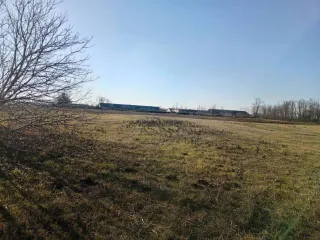 Земельный участок в Краснодарском крае, 1700 кв.м. Земельный участок, площадь: 1 700кв.м., адрес (местонахождение): Российская Федерация, Краснодарский край, Тимашевский район, ст.Роговская, ул.Выгонная, 28 М, категория земель: Земли населенных пунктов, разрешенное использование: Для ведения…