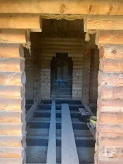 Объекты незавершенного строительства и земельный участок площадью 4999 кв.м. в Калужской области.