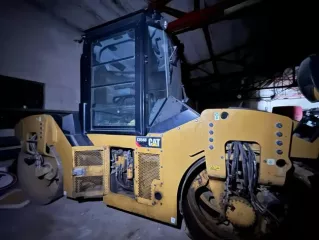 Каток дорожный Caterpillar CB54B, 2017 г.в., мощность двигателя 131,2 л.с, VIN: CATCB54BJS4P00307, ГРЗ 14РК9826.