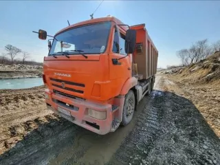 Движимое имущество (автомобили, специализированная техника), расположенное в Хабаровском крае, п. Галкино. Автомобиль КамАЗ-65222, VIN X1F652220D0000398, шасси XTC 652220 C1288561, 2013 г.в., гос. номер Т 538 ХК 163. Автомобиль КАМАЗ 65222-43, VIN XTC652224E1300015, 2014 г.в., гос. номер У 664 ЕА…