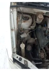 Mitsubishi Chariot Grandis 1990 года выпуска, 145 л.с., пробег 234000 км, АКПП. Цвет белый, регистрационный знак К531ЕК122, VIN отсутствует, номер кузова NB4W0007986. Авто не на ходу. По кузову: капот мятый, лобовое стекло разбито, на крыше вмятина от капота, капот оторван у крыши, передние крылья…